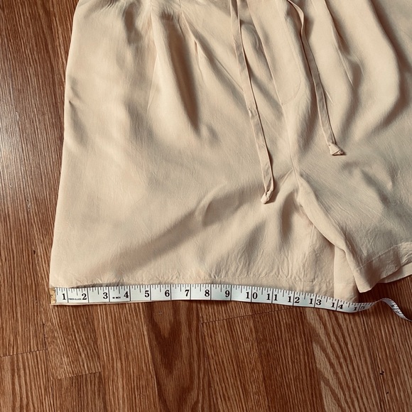 High waisted silk pleated shorts - Picture 3 of 11